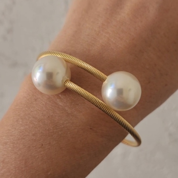 cult gaia Perla Twisted Bacelet 14K Gold Plated Hypoallergenic Faux Big Pearl - Picture 1 of 12